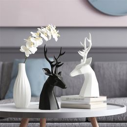 Home Decoration Accessories Deer Figurine resin for office home Garden desk decoration for living room bedroom Friend Gift 210811