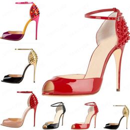 Горячие 2020 Новые Женщины Мода Заклепки Высокие каблуки Платье Peep Toes Обувь Super High Cable Sandals Spiked Штабные Красные Нижние Насосы 10 см Размер 34 -42
