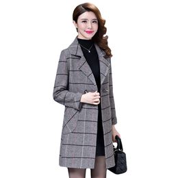 Plaid Woollen Coat Women Sutumn Winter Fashion Korean Temperament Lapel Pocket Mid-length Slim Jacket Female LR1371 210531