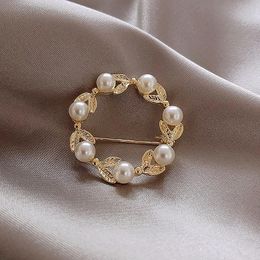 classic brooches Australia - Pins, Brooches Style Golden Imitation Pearl Hollow Fashion Classic Brooch Women's Exquisite Party Gift
