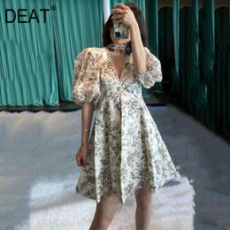 Women Yellow Bamboo Leaves Printing Folds Dress V-Neck Short Puff Sleeve Loose Fit Fashion Tide Summer 7D00726 210421