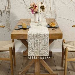 Beige Crochet Lace Table Runner with Tassel Cotton Wedding Decor Hollow cloth Nordic Romance Cover Coffee Bed Runners 210708