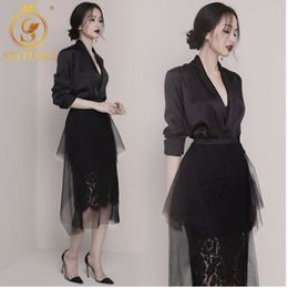 Fashion Runway Sexy V-Neck Womens Tops And Blouses Designer 2 Pieces Set Women's Lace Gauze Patchwork Pleated Skirt Suit 210520