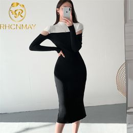 Korean Style Women High Quality Temperament Slim Color Matching Leaky Shoulder Long Sleeve Knitted Sweater Dress 210506