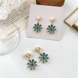Green Daisy Stud Earrings For Women Dripping Oil Petal Flower Sunflower Short Simple Fashion Jewellery Accessories