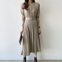 Autumn Winter Vintage Sweater Dress Women Korean Casual Long Sleeve Pleated Midi Knitted Dresses Oversize Robe Vestidos 210514