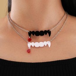 -Anhänger Halsketten Halloween Vampire Blut Tropfen Zähne Schwarz-Weiß-Acrylschmuck Männer Frauen Halskette Geschenke