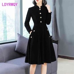 autumn winter women's European and American Hepburn style black thin retro collar velvet dress 210416