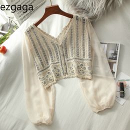 Ezgaga Vintage Long Sleeve Shirts Women V-Neck Hollow Out Single Breasted Sweet Girl Flower Ladies Blouse Crop Top Casual Autumn 210430