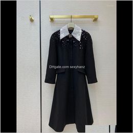 Womens Trench Coats Ladies High Quality Fashion Long Sleeve Neckline Silk Embroidered Lace Collar Stitching Rhinestone Wool Coat 11241 Mxsa2