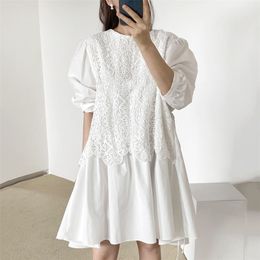 [EWQ] Women White Summer Retro Round Neck Openwork Crochet Lace Stitching System Bandwidth Of Loose Fake Two Dress 16F0830 210423