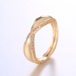 -Luxuriöse Roman Design Delicate Cross Frauen Hochzeits-Party Ring für Liebhaber Fein Geschenk Rose Gold Micro Gepflasterte CZ Modeschmuck