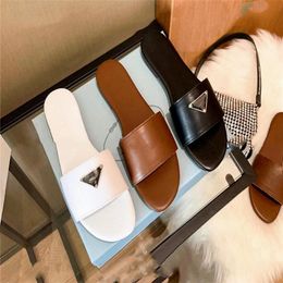 2021 newest Summer Top Luxury designers Women flat Sandals slippers Comfortable Leather Wide casual Flip Flops Beach Wedding Party outdoor dating office shoes