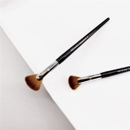 PRO Fan Highlight Makeup Brush #62 - Precision Shadow Powder Cosmetics Tools