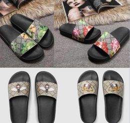 2021 top designer leather sandals summer flat fashion and comfortable beach slippers for ladies