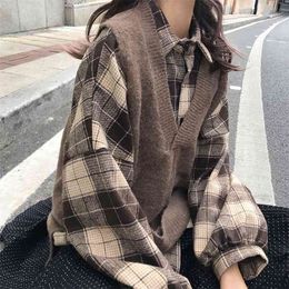 Lazy knitted vest women's loose Japanese style Korean version V-neck sleeveless pullover sweater for fall and winter 210427