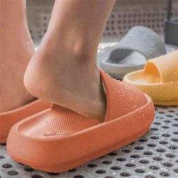 Yastık slaytlar terlik rahat ayakkabılar kaymaz banyo ev shoesthicked alt kadın sandalet yaz çevirme 210611