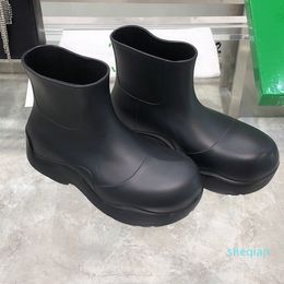 Tasarımcı Kısa Işık Rahat Ayakkabılar Şeker Renk Moda Su Birikintisi Su Geçirmez Platformu Kauçuk Boot Kadın Rainboots Loafer'lar PVC Çıplak Bootkankle