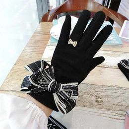 Striped Bowknot Cashmere Gloves Korean Ladies Winter Fashion Cute Touch Screen Five-Finger Warmth Finger 211124