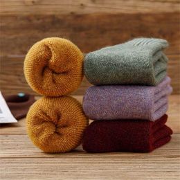 Winter Women's Thick Warm Merino Wool Socks Harajuku Retro Cold Resistant Fashion Casual Solid Color Cashmere Socks 5 Pair 211221