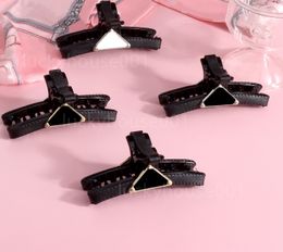 2021 New charm women hairpin letter hairpin fashion hair accessories women gifts party accessories wholesale price