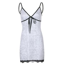 HEYounGIRL White Snake Printed Sexy Mini Dresses Ladies Front Tie V Neck Sleeveless Bodycon Dress Lace Backless Strappy Dress X0521