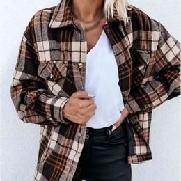 Plaid Women's Long Sleeve Shirt Check Loose Single Breasted Pocket Female Top Spring Fashion Retro Casual Ladies Chemise 210410