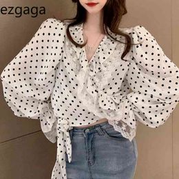 Ezgaga Dot Blouse Women Chiffon Shirts Lace Patchwork V-Neck Flare Sleeve Loose Korean Chic Office Lady Shirts Thin Fashion 210430