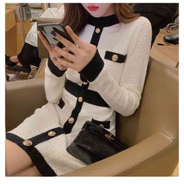 Elegant Brand Stitching Knitted Women Long Sleeve O-neck Golden Button Pullover Sweater Female Pencil Short Dress 210416