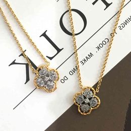 New Simple Hollow Out Clover Necklace Women's Fashion Influenza 18k Gold Personalised Diamond Inlaid Lucky Grass Pendant Clavicle Chain