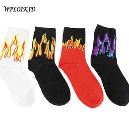 Men Hip Hop Design Red Yellow Flame Crew Socks Lifelike Jacquard Fire Socks Classic Street Skateboard Cotton Long Unisex Socks X0710