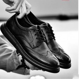 Brogue Carved Leather Shoes Men British Style Formal Business Shoes Low top Black Dress Shoes Male Loafers