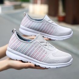 Wholesale 2021 Top Quality Mens Women Sport Mesh Running Shoes Fashion Breathable Sneakers Black Grey Runners Eur 35-42 WY27-2063