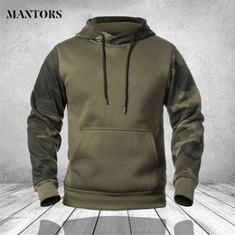 Contrast Hoodies Men Fashion Long-Sleeve Pullover Fleece Hoodie with Kanga Pocket Sweatshirt Male Military Patchwork Outwear 4XL Y0809