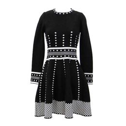 PERHAPS U Black And White O Neck Full Long Sleeve Fit And Flare Geometric Knitted Knee Length Autumn Winter Dress Elegant D0752 210529