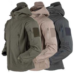 Tactical Jacket Men Military Combat Soft Shell Army Jackets Techwear Windproof Waterproof Breathable Fleece Thermal Hooded Coats 210909