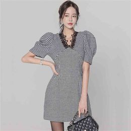 Women's Spring Dresses Fashion High Waist Puff Short Sleeve Plaid Elegant Slim Vintage Mini Dress 210519