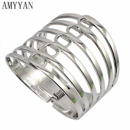 High Quality Stainless Steel Woman Bracelets Bangles Hinge Open Scallop Shape Design Smooth Edge Not Scratched Hand Q0717