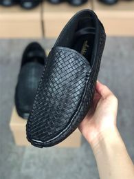 Alta Qualidade Designer Mens Vestido Sapatos Luas Luandeiros Dirigindo Genuíno Couro Italiano Slip no sapato casual preto Respirável com caixa 006