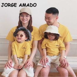 Summer Family of Four Matching Sets Letter Candy Color T-shirt Mother Father Son Daughter Outfits E025 210610