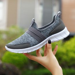Wholesale Spring and summer men's women's running shoes fashion grey navy blue black soft sole sports casual outdoor