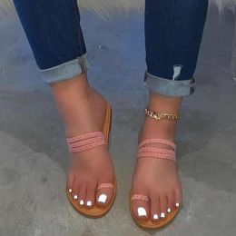 Toe Anel TRANÇA CORRETAS CLASSIPADAS DE FILHAS COM AMARELA PINK SLIDES Verão Mulheres Flat Flip Flop Feminino Senhoras Sapatos de Praia