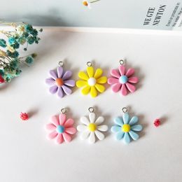 20pcs/lot Colourful Resin Charms Chrysanthemum Sun Flowers Pendants For Jewellery DIY Accessories Earrings Bracelet Floating