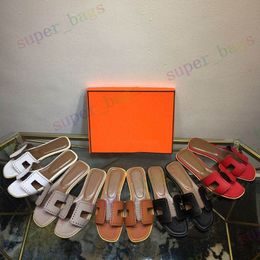 Luxurys designers Slippers Summer Fashion Rubber Wide Flat Slide Women Beach causal Sandals Flip Flops Shoes 35-42