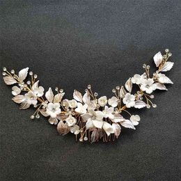 SLBRIDAL Handmade Crystal Pearls Ceramic Flower Bridal Hair Comb Wedding Accessories Bridesmaids Women Jewellery 210707