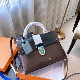 Women Shoulder Crossbody Bags Designer Purse One Handle Handbags Leather Commuter Small Portable Texture Luxurys Advanced Purses