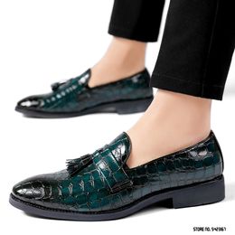 Luxury Designer Pointed Crocodile-Embossed Tassel Flats Oxford Shoes Men Casual Loafers Formal Dress Footwear Zapatos Hombre