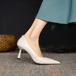 2022 tamaño de tacones altos zapatos de los niños Zapatos de vestir de lujo de cuero alto 2021 tacones puntiagudos de las mujeres netas de la moda roja de la moda delgada sho.
