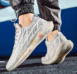 Men's shoes 2022 spring casual sports deodorant men flying woven mesh breathable shoe A06594 trend