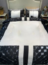 Classic Full Printing Duvet Cover Bedding Sets 4pcs Bed Sheets Pillowcase Luxury with Logo Fashion Color